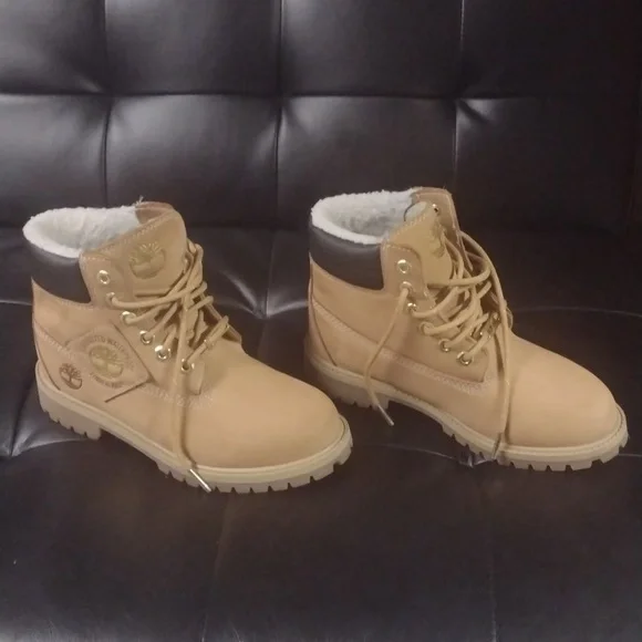 Wheat Timberland Boots Size 4.5 in kids fur inside. - Picture 2 of 5
